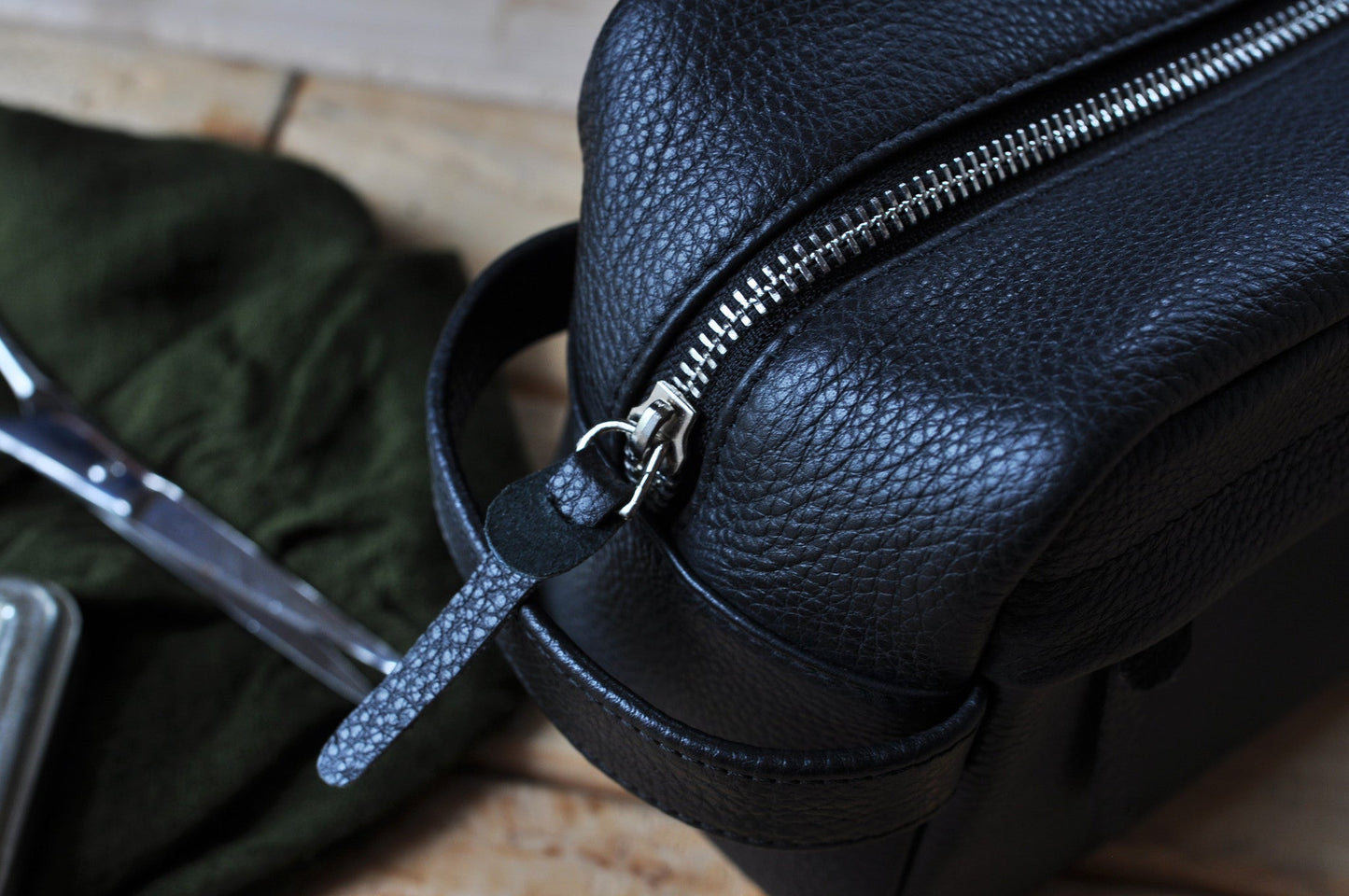 Premium Leather Travel Kit – Black Pebble with Handle & Side Pouch (9" x 5.5" x 4.5")